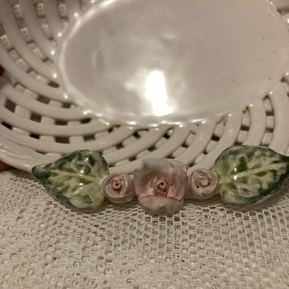 White Lattice Porcelain Bowl made in Portugal with Roses Vintage - Picture 3 of 6